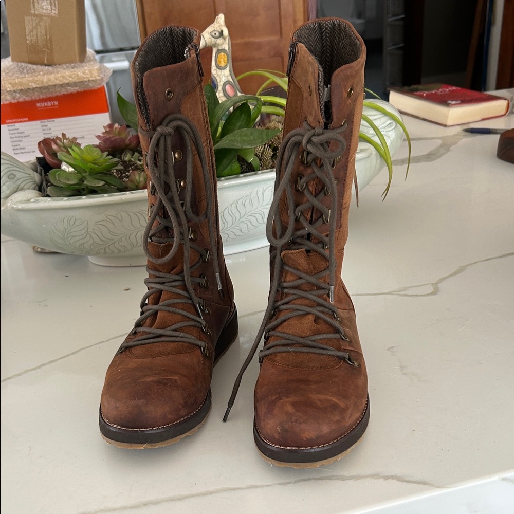 Kamik Chestnut Lace-Up Winter Boots
